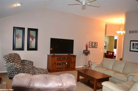16321 Vandelay, Macomb, MI 48044 photo 5