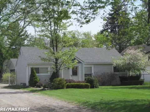 45258 Deneweth, Macomb, MI 48042 photo 3