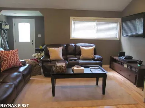45258 Deneweth, Macomb, MI 48042 photo 4