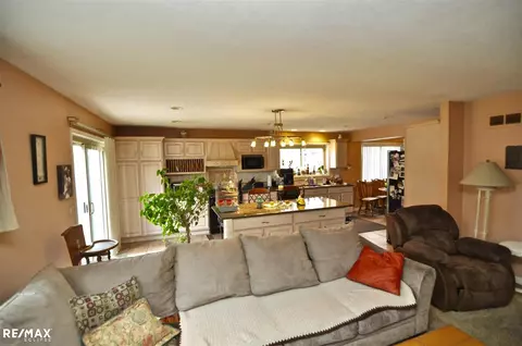47026 Rosemary, Macomb, MI 48044 photo 3