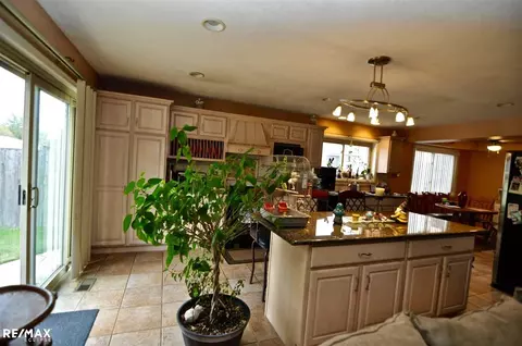 47026 Rosemary, Macomb, MI 48044 photo 4