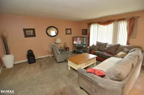 47026 Rosemary, Macomb, MI 48044 photo 2