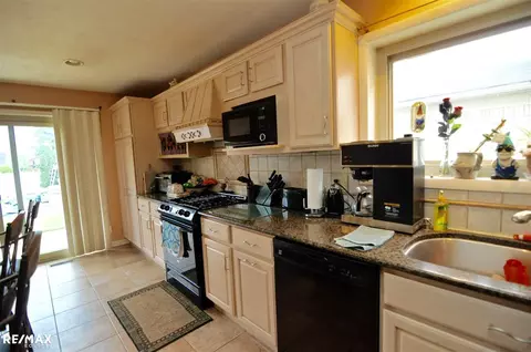 47026 Rosemary, Macomb, MI 48044 photo 6