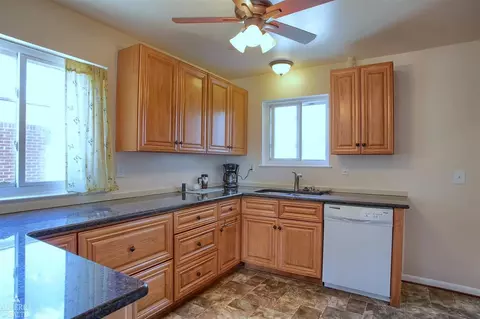 23254 Panama, Warren, MI 48091 photo 6
