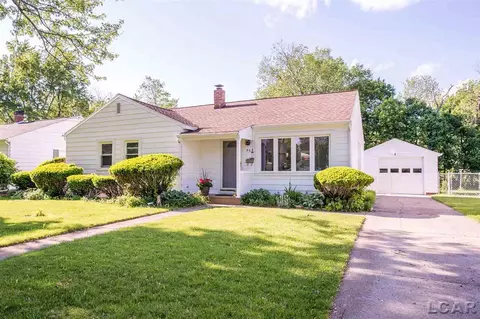 962 Vine, Adrian, MI 49221 photo 2