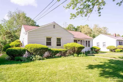 962 Vine, Adrian, MI 49221 photo 3