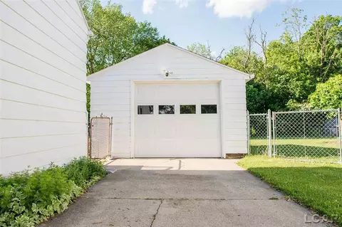 962 Vine, Adrian, MI 49221 photo 5
