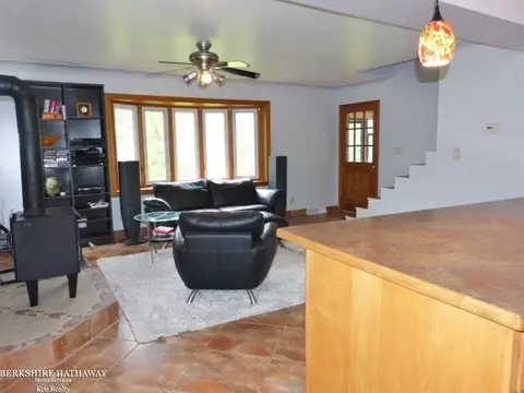 1805 S Bartlett, Saint Clair, MI 48079 photo 3