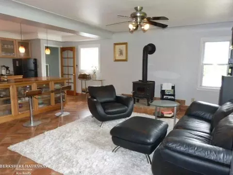 1805 S Bartlett, Saint Clair, MI 48079 photo 2