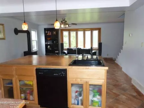 1805 S Bartlett, Saint Clair, MI 48079 photo 5