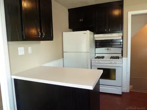 17100 Stephens, Eastpointe, MI 48021 photo 2
