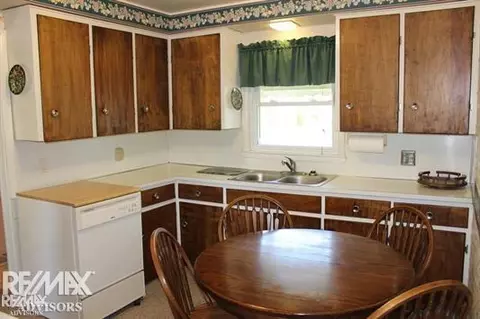 10176 Puttygut, Casco, MI 48064 photo 13