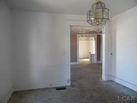 118 E Hunt, Adrian, MI 49221 photo 4