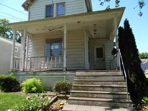 118 E Hunt, Adrian, MI 49221 photo 2