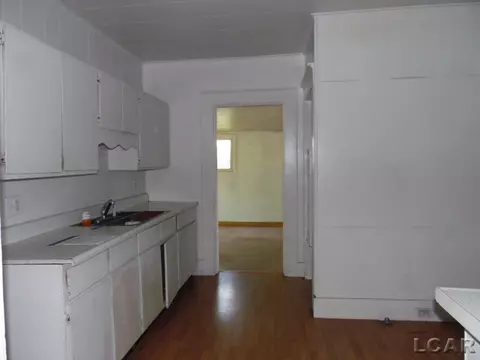 118 E Hunt, Adrian, MI 49221 photo 5