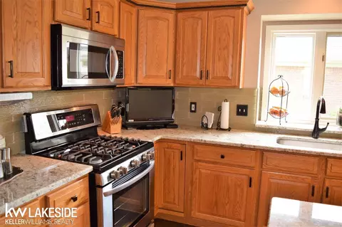 54821 Cabrillo, Macomb, MI 48042 photo 13