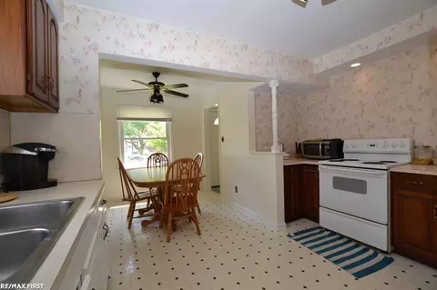 635 Hudson, Clawson, MI 48017 photo 12