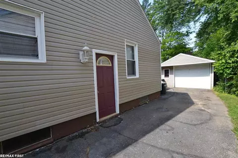 635 Hudson, Clawson, MI 48017 photo 3