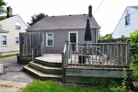 635 Hudson, Clawson, MI 48017 photo 4