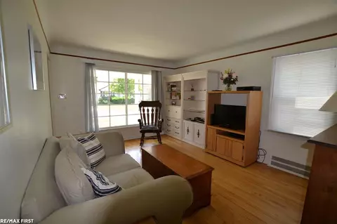 635 Hudson, Clawson, MI 48017 photo 10