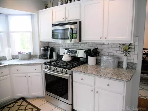 49082 Deerfield, Macomb Twp, MI 48044 photo 21