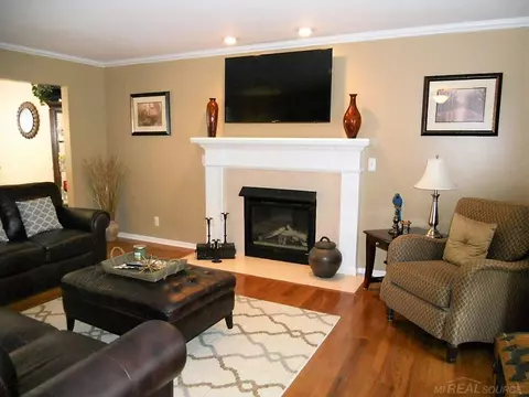 49082 Deerfield, Macomb Twp, MI 48044 photo 9