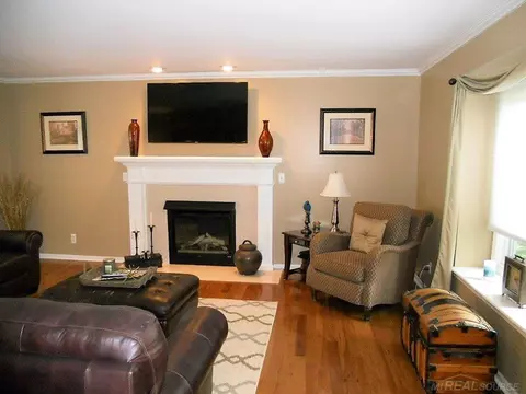 49082 Deerfield, Macomb Twp, MI 48044 photo 10