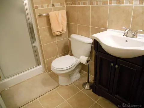 49082 Deerfield, Macomb Twp, MI 48044 photo 49