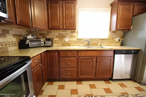 928 E Brickley, Hazel Park, MI 48030 photo 12