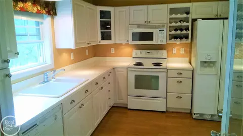 537 N 4th, Saint Clair, MI 48079 photo 12