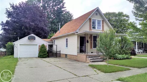 537 N 4th, Saint Clair, MI 48079 photo 3