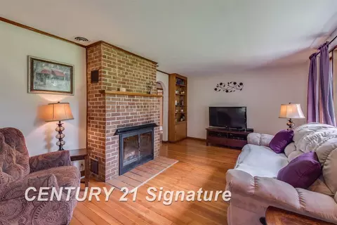 4803 E Riv, Freeland, MI 48623 photo 2