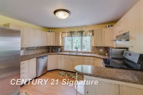 4803 E Riv, Freeland, MI 48623 photo 4