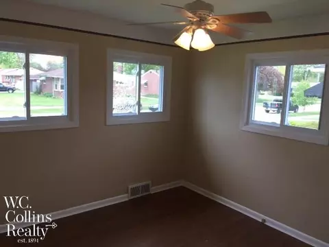 31200 Lyons Cir E, Warren, MI 48092 photo 18
