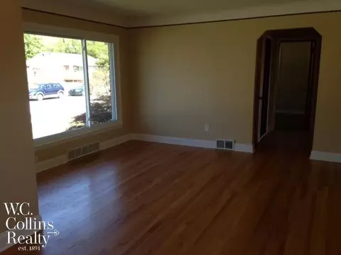 31200 Lyons Cir E, Warren, MI 48092 photo 8