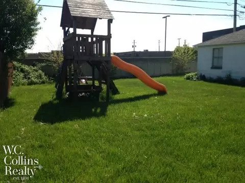 31200 Lyons Cir E, Warren, MI 48092 photo 41