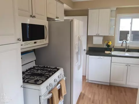 31200 Lyons Cir E, Warren, MI 48092 photo 14