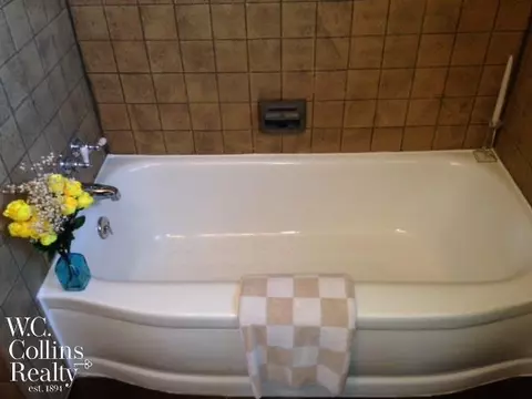 31200 Lyons Cir E, Warren, MI 48092 photo 24