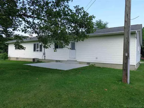 415 N Hunter, Capac, MI 48014 photo 11