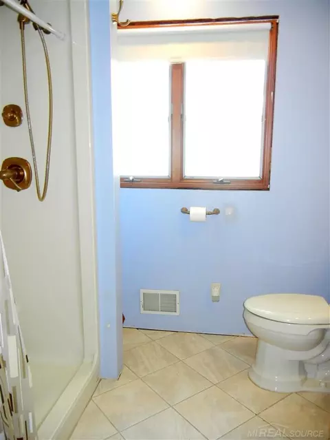 418 E North, Owosso, MI 48867 photo 10