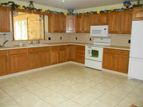 418 E North, Owosso, MI 48867 photo 2