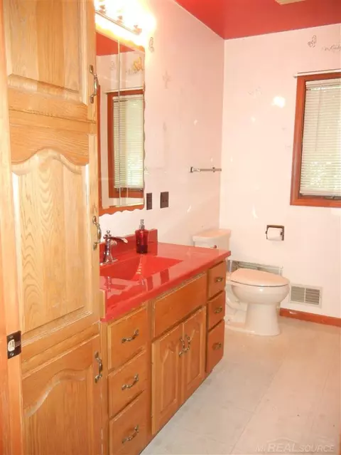 418 E North, Owosso, MI 48867 photo 8