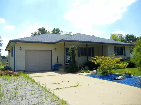 418 E North, Owosso, MI 48867 photo 1