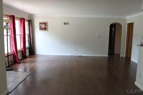 548 Budlong, Adrian, MI 49221 photo 4