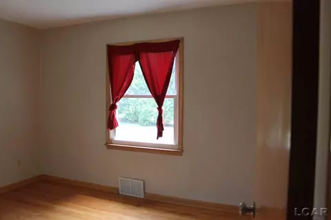 548 Budlong, Adrian, MI 49221 photo 9
