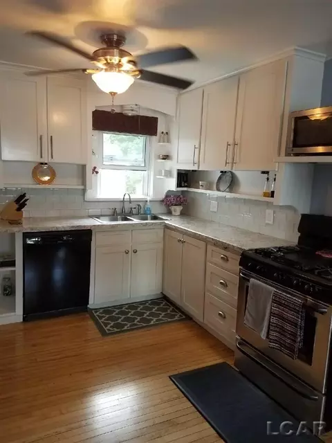 110 Currier, Clinton, MI 49236 photo 4