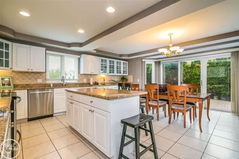 48802 Boardwalk, Macomb, MI 48044 photo 8