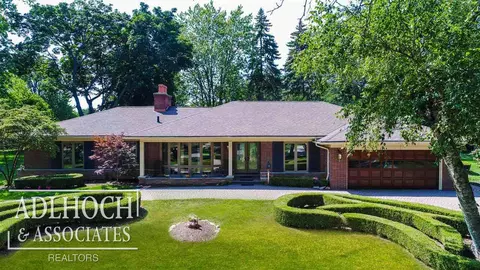 35 Clairview, Grosse Pointe Shores, MI 48236 photo 1