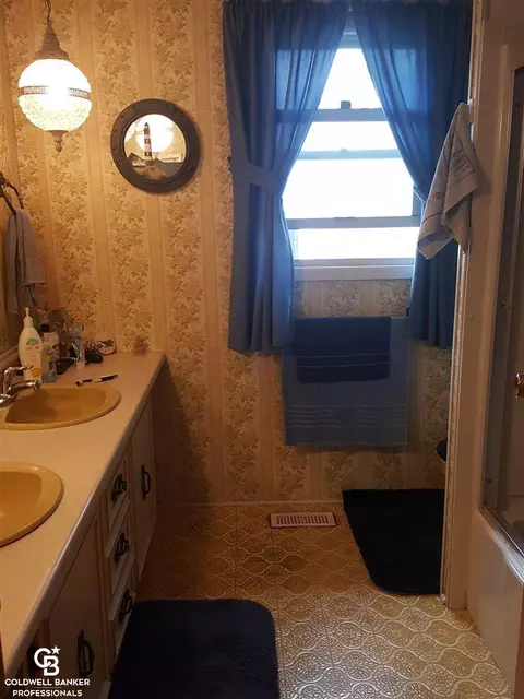 315 E Aldrich, Capac, MI 48014 photo 7