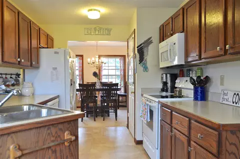 605 Clearwater, Perry, MI 48872 photo 2